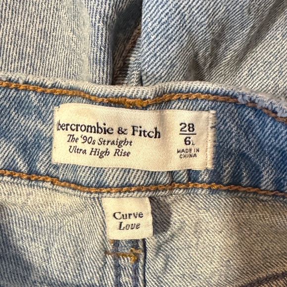 EUC Abercrombie & Fitch Light Denim Jeans The 90’s Straight Ultra High Rise - Picture 2 of 16